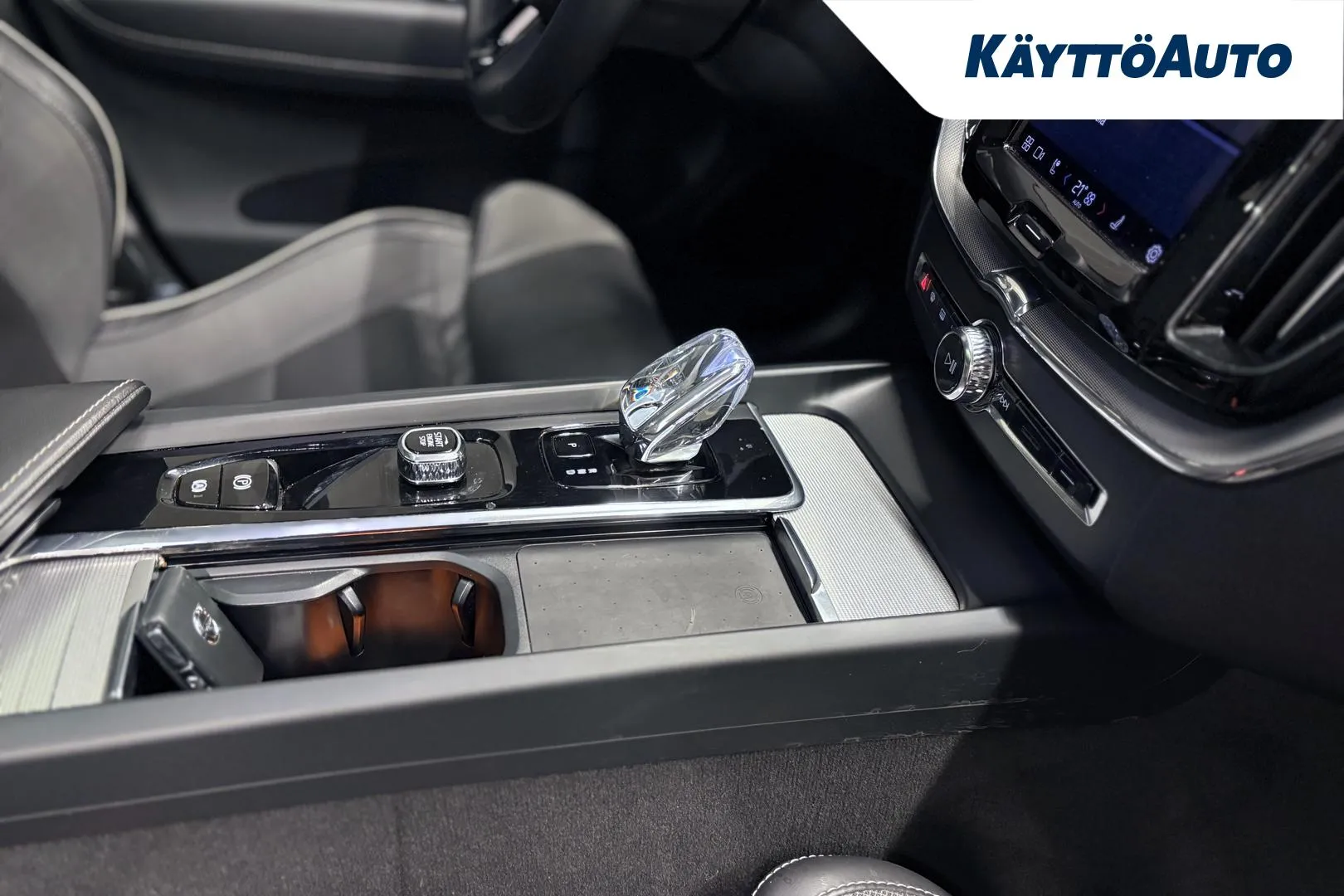 VOLVO XC60 RVM-977 carousel image