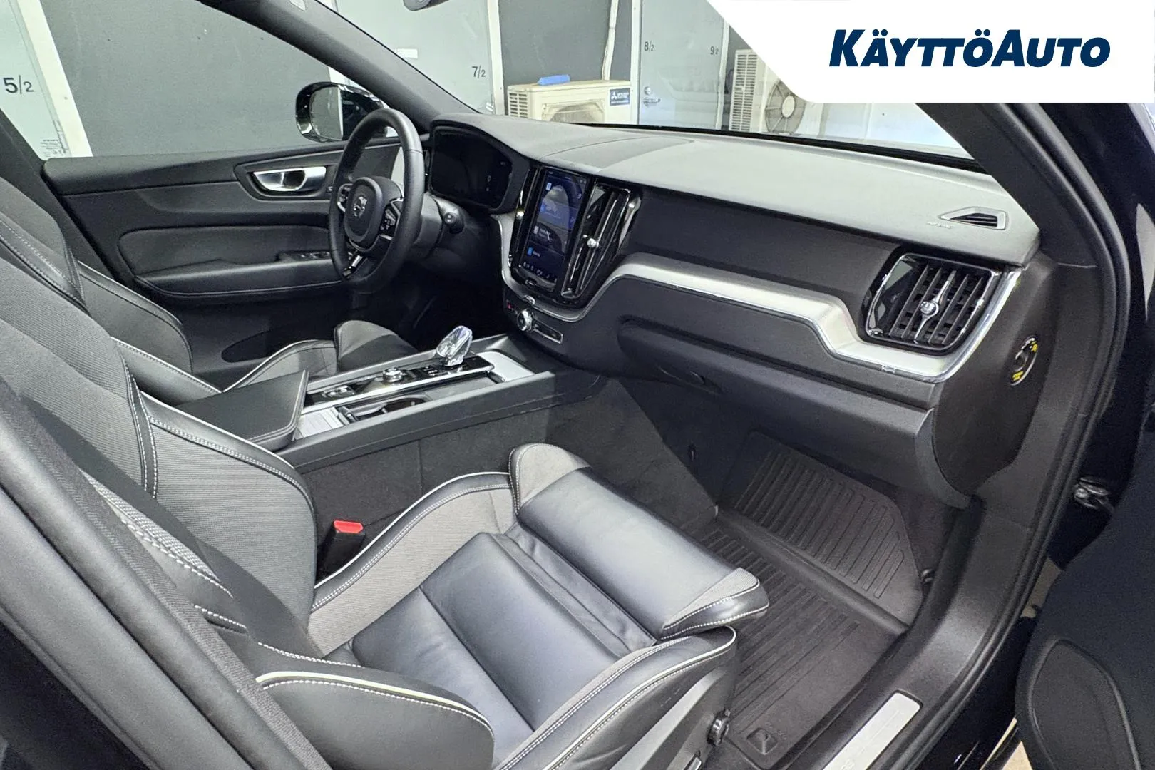 VOLVO XC60 RVM-977 carousel image