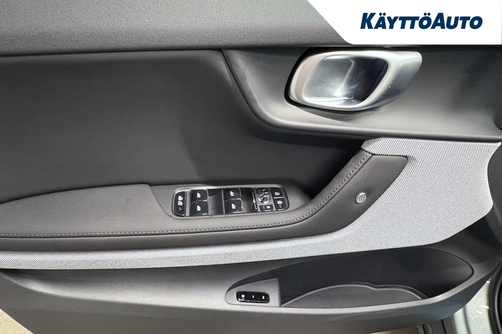 Polestar 2 LTO-636 carousel image