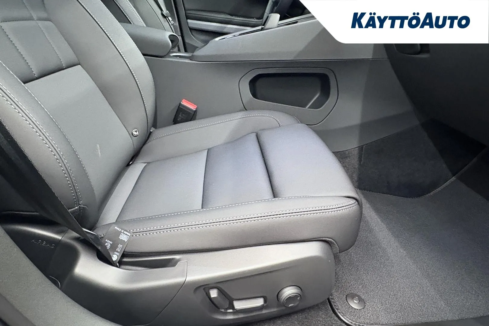 Polestar 2 LTO-636 carousel image