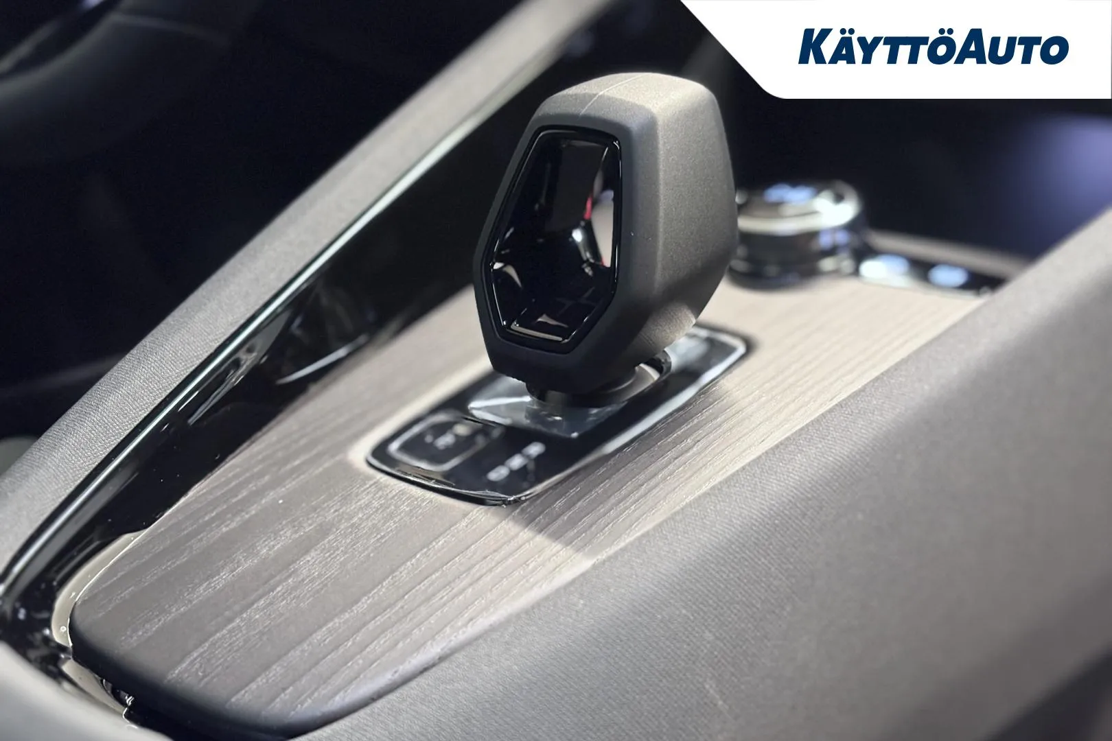 Polestar 2 LTO-636 carousel image