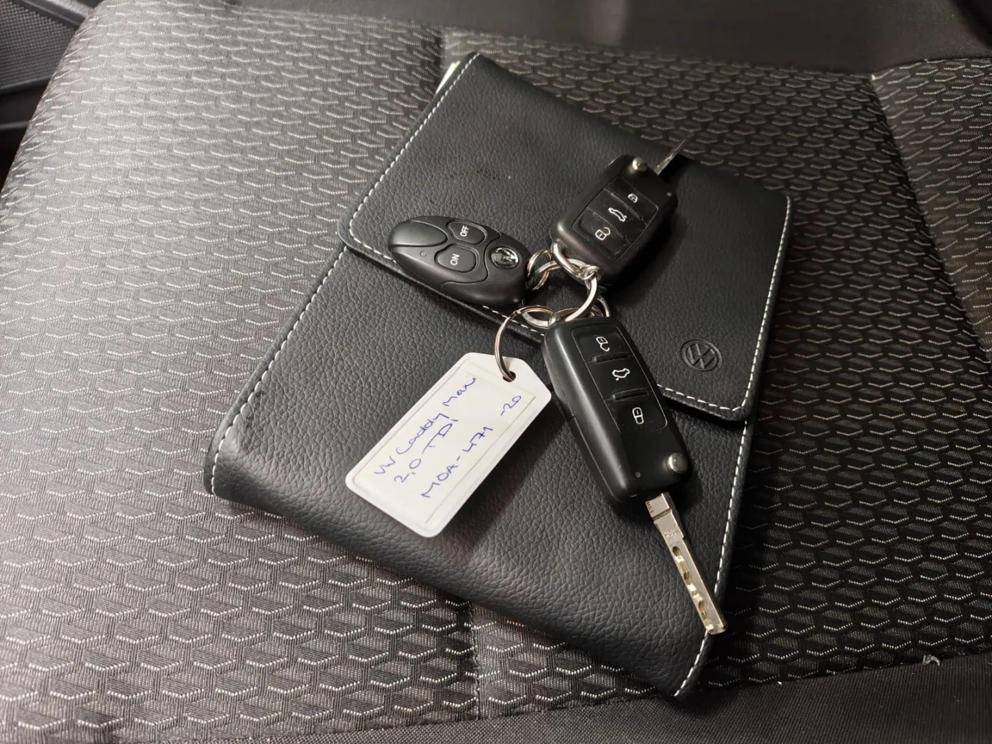 Volkswagen Caddy Maxi MOA-471 carousel image