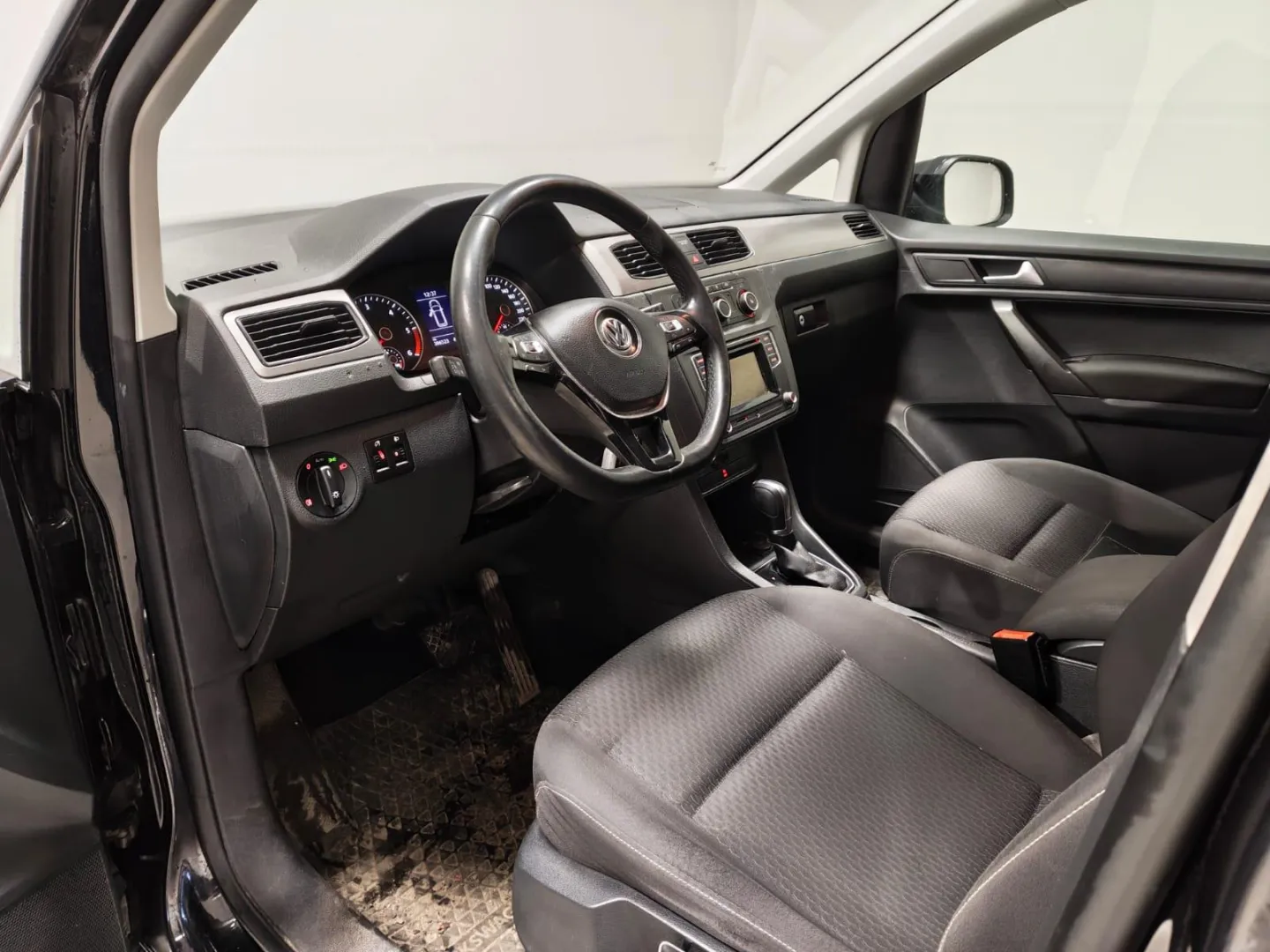 Volkswagen Caddy Maxi MOA-471 carousel image