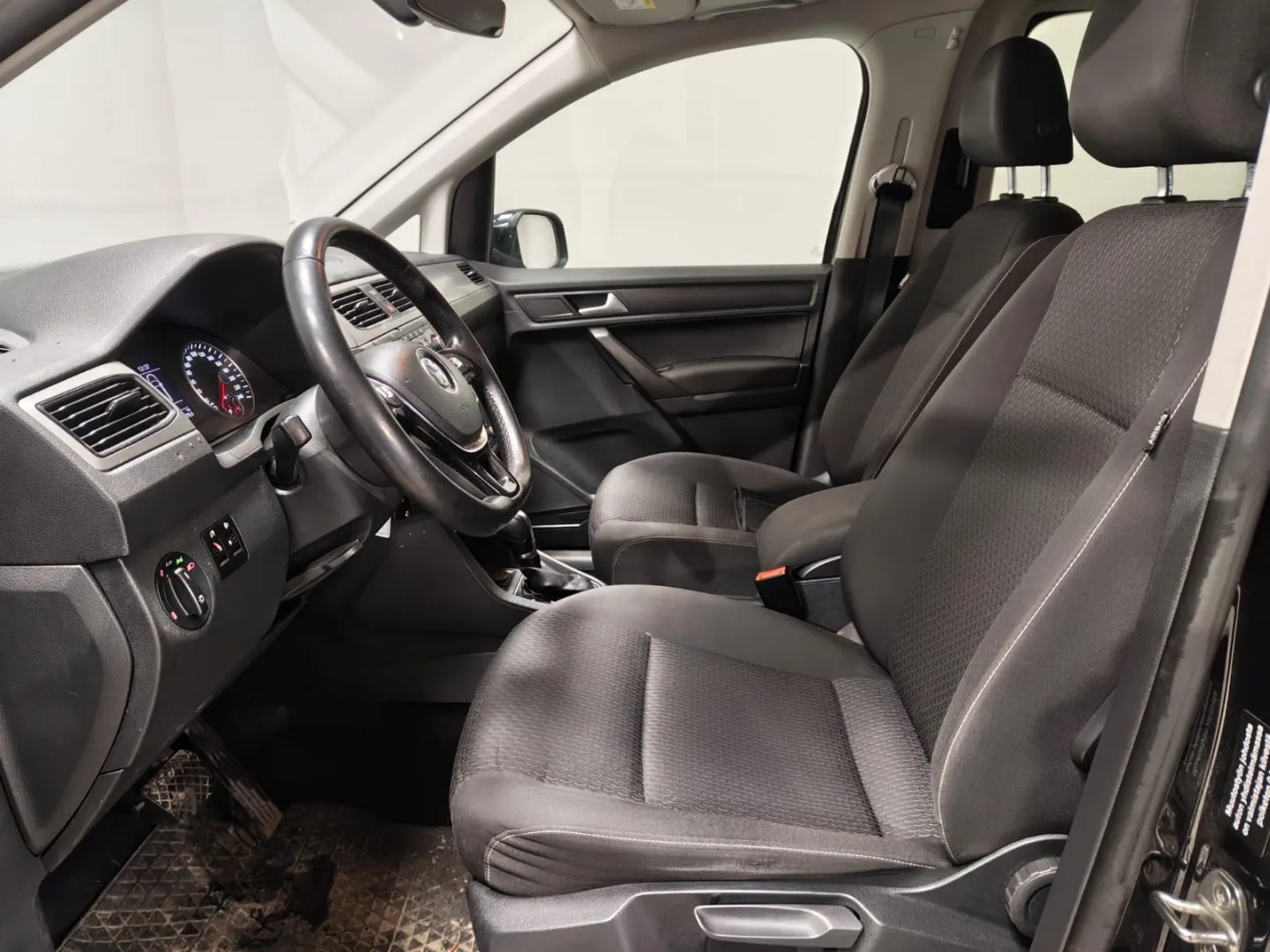 Volkswagen Caddy Maxi MOA-471 carousel image