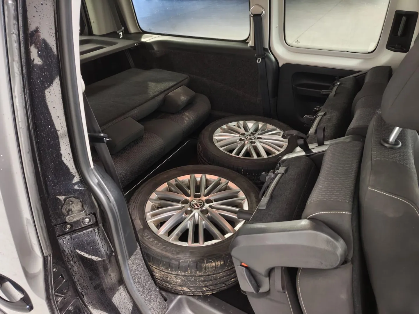 Volkswagen Caddy Maxi MOA-471 carousel image