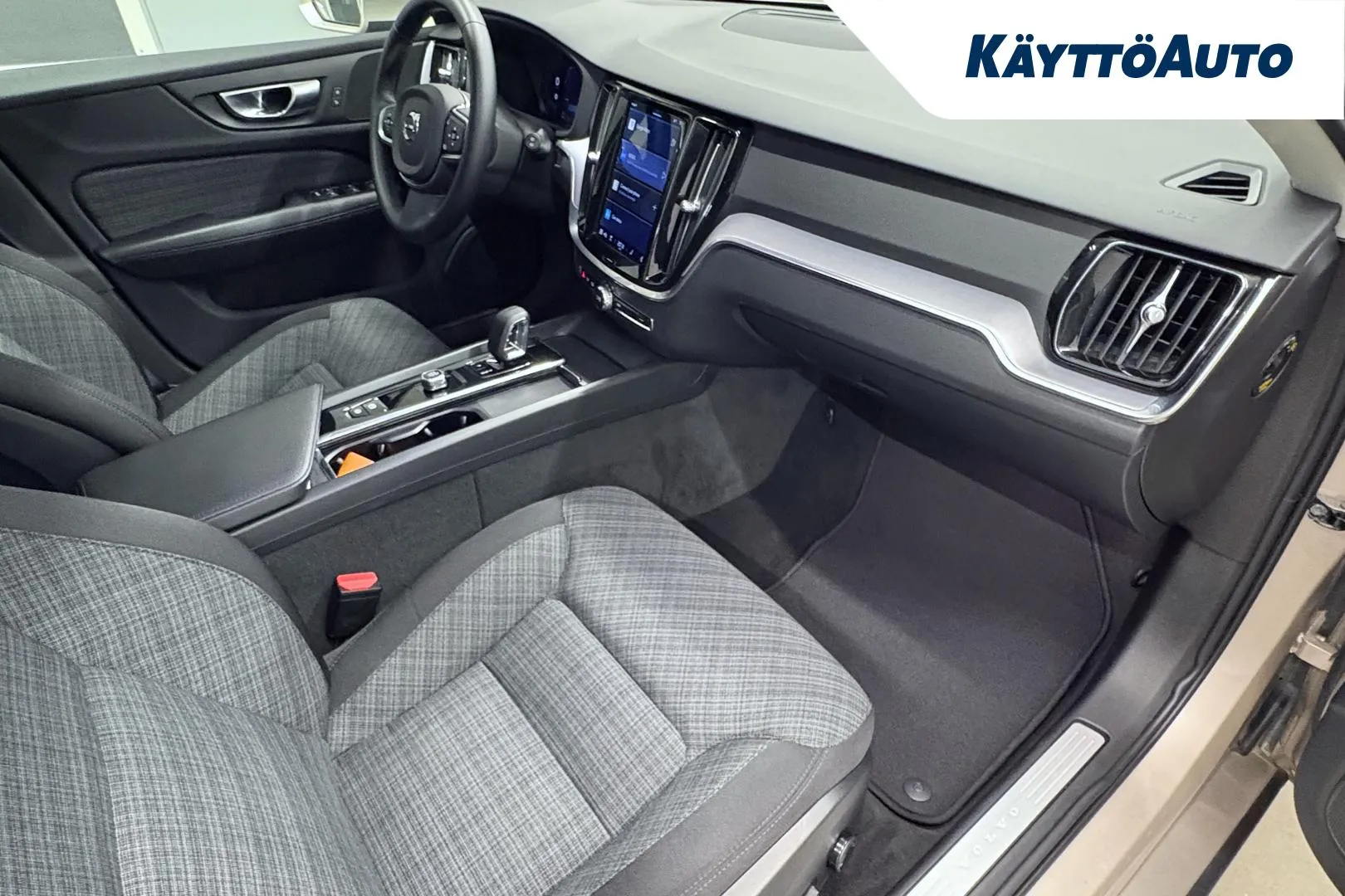 VOLVO V60 EUR-686 carousel image