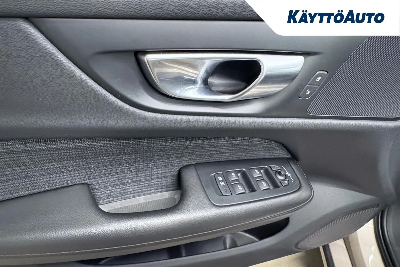 VOLVO V60 EUR-686 carousel image