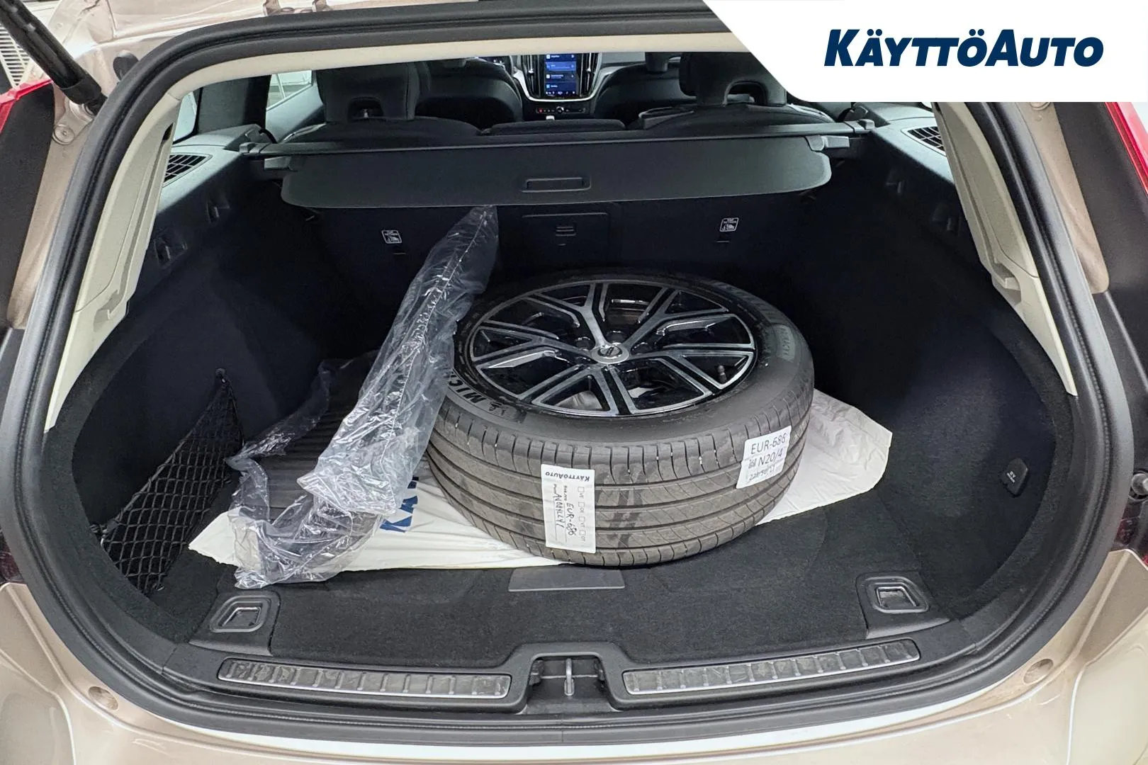 VOLVO V60 EUR-686 carousel image