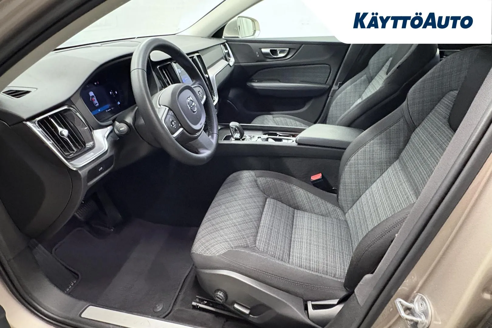 VOLVO V60 EUR-686 carousel image