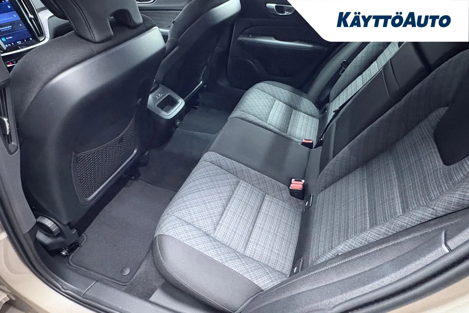 VOLVO V60 EUR-686 carousel image