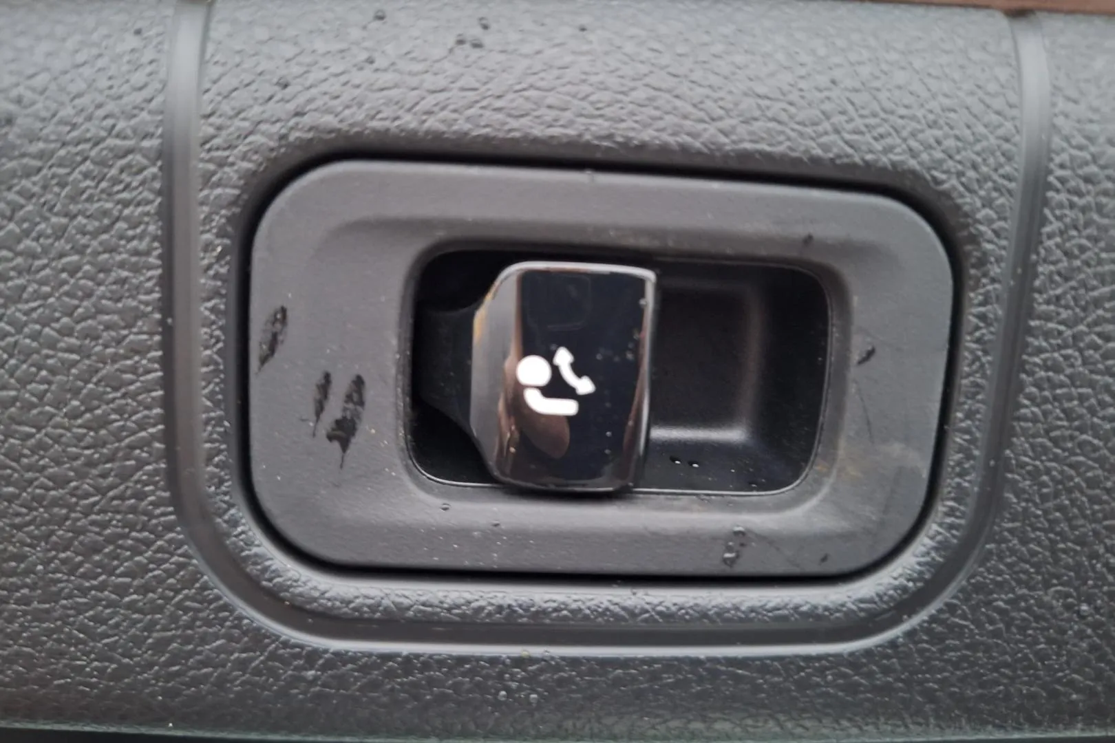 Mercedes-Benz E YXR-146 carousel image