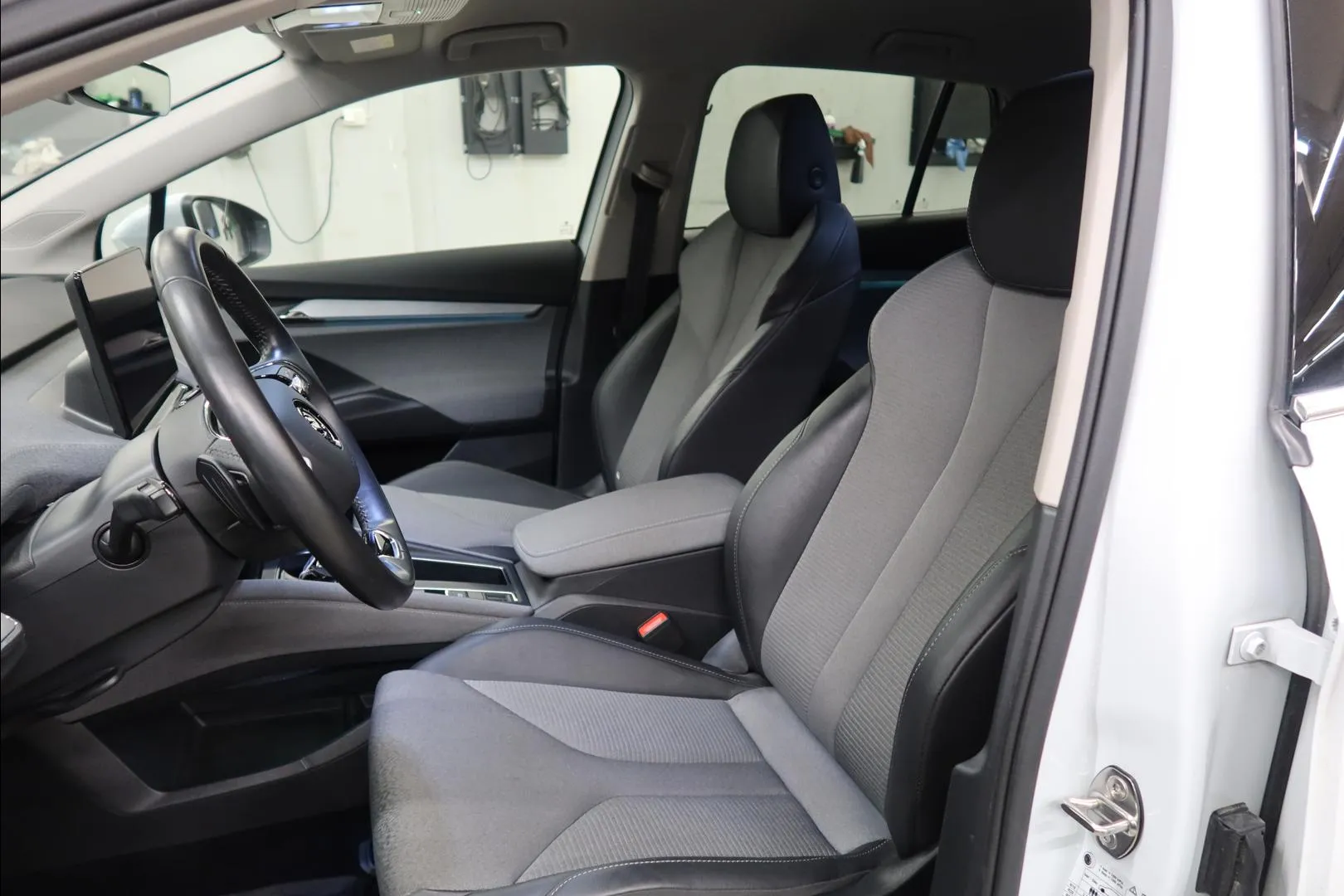 Skoda Enyaq ZOR-126 carousel image