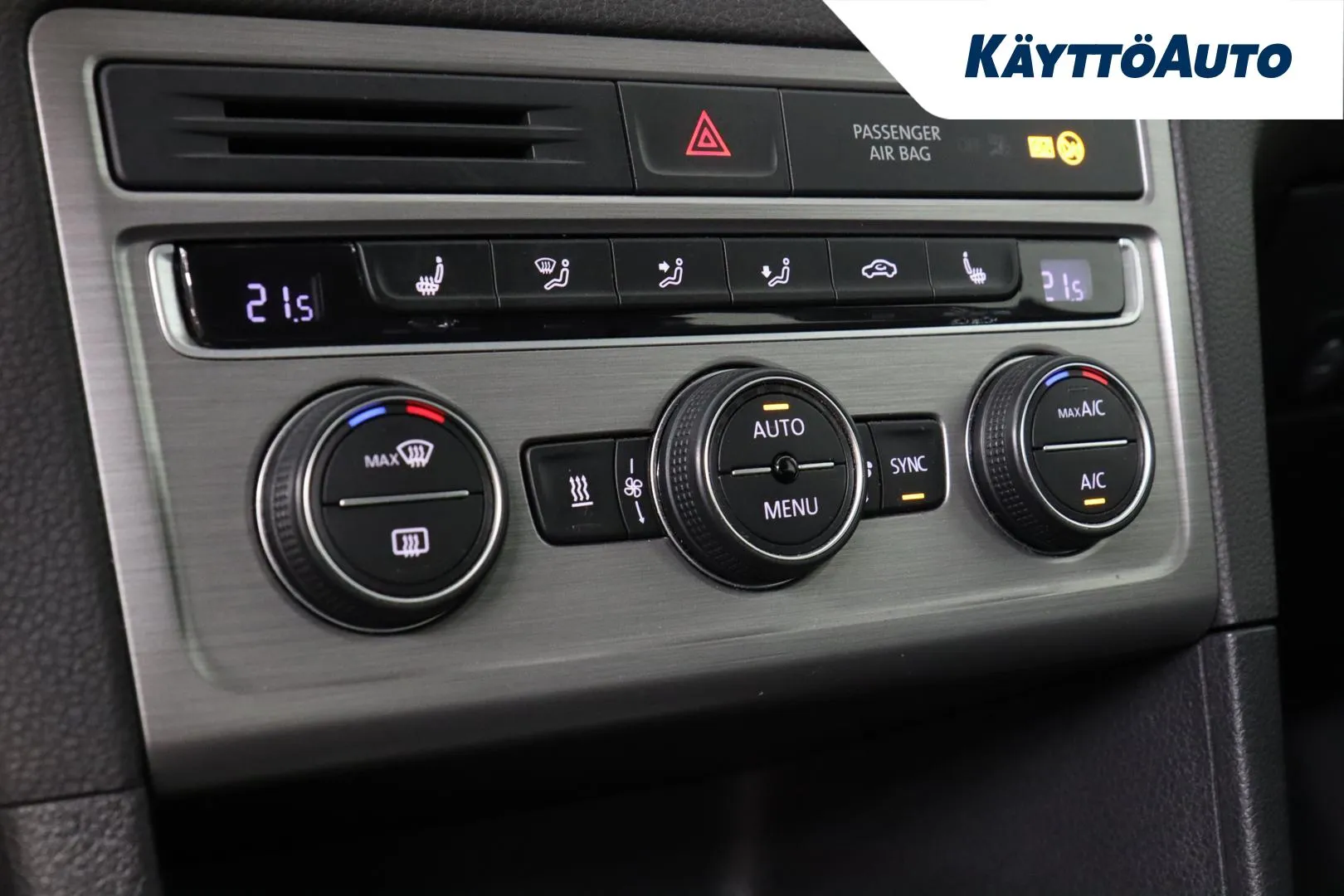 Volkswagen Golf Sportsvan NJP-703 carousel image