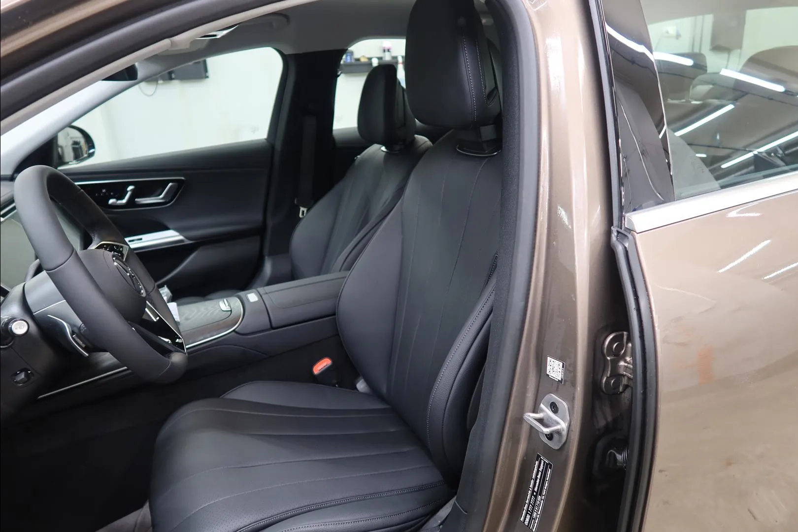 Mercedes-Benz E MRP-244 carousel image