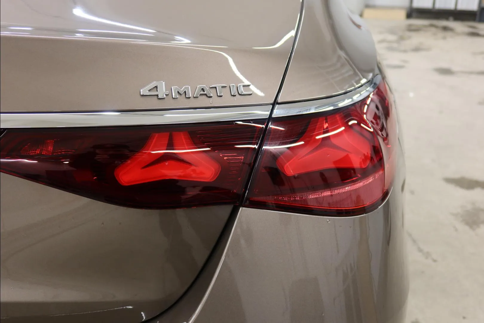 Mercedes-Benz E MRP-244 carousel image