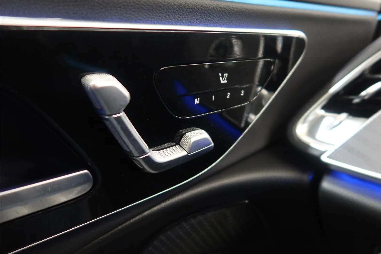 Mercedes-Benz E MRP-244 carousel image