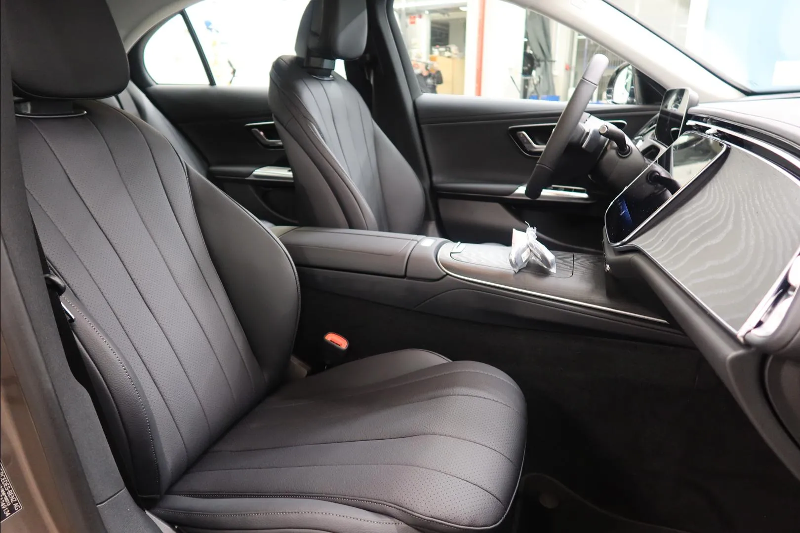 Mercedes-Benz E MRP-244 carousel image