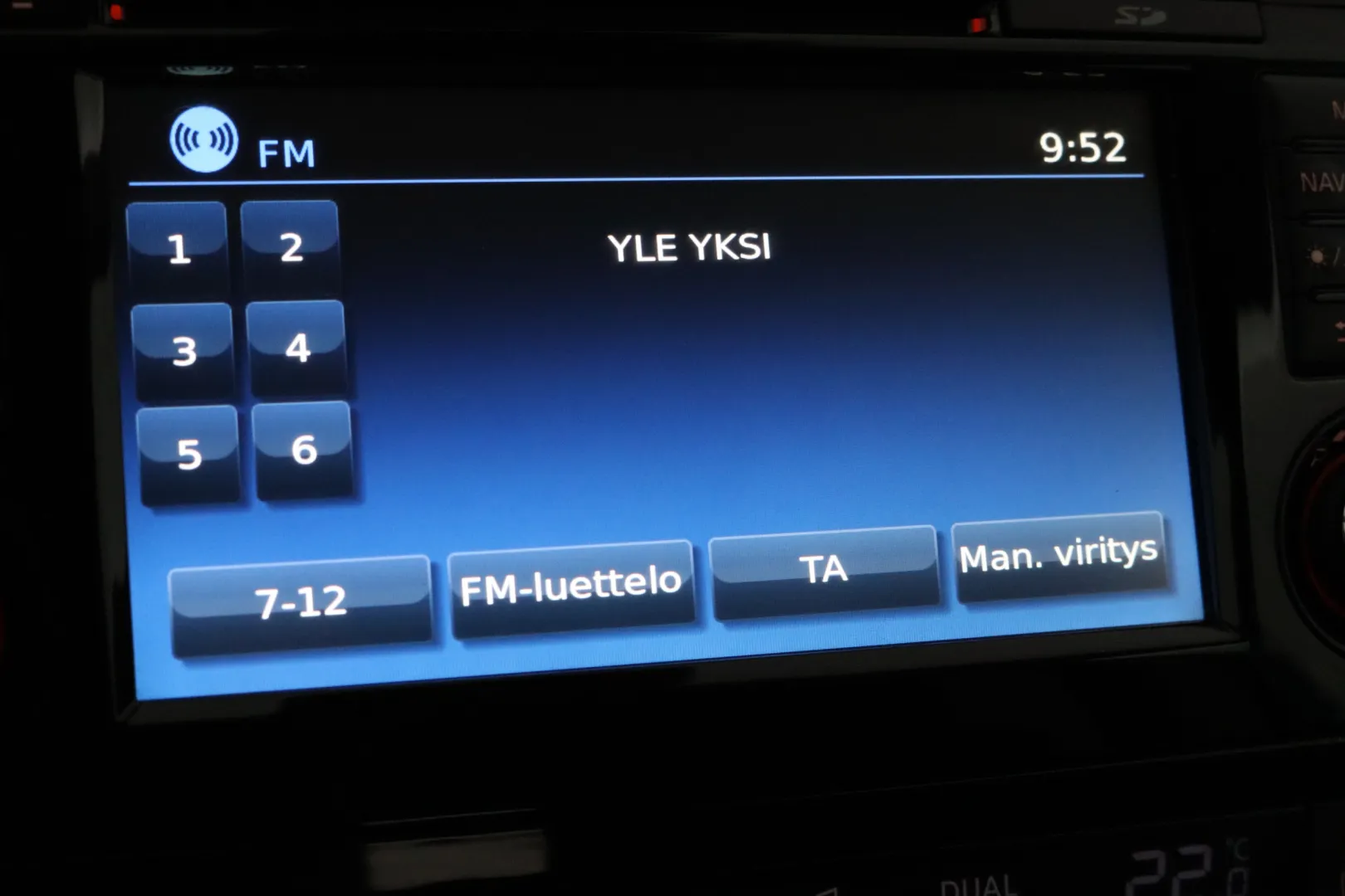 NISSAN Qashqai BVK-988 carousel image