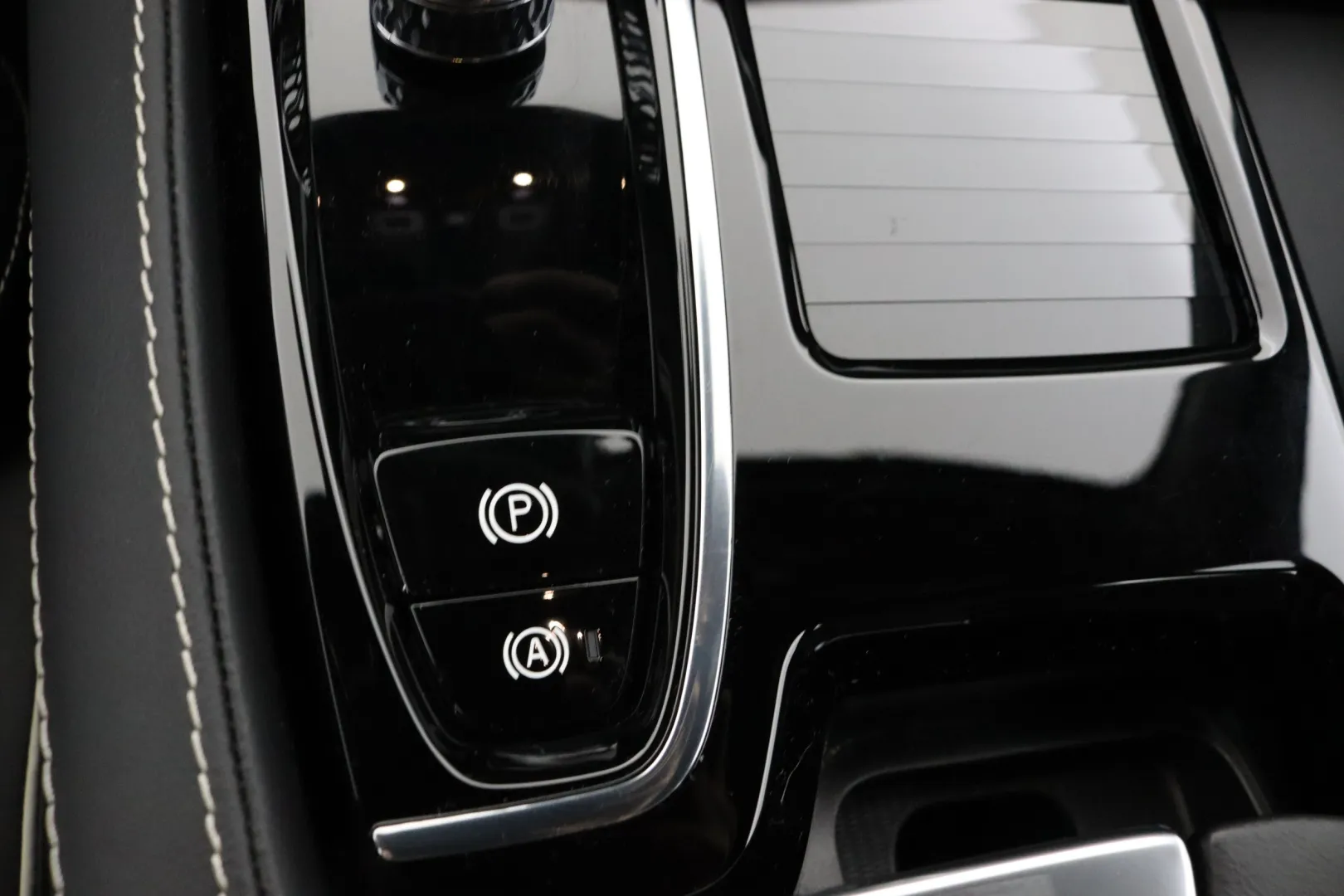 VOLVO V60 JMZ-204 carousel image