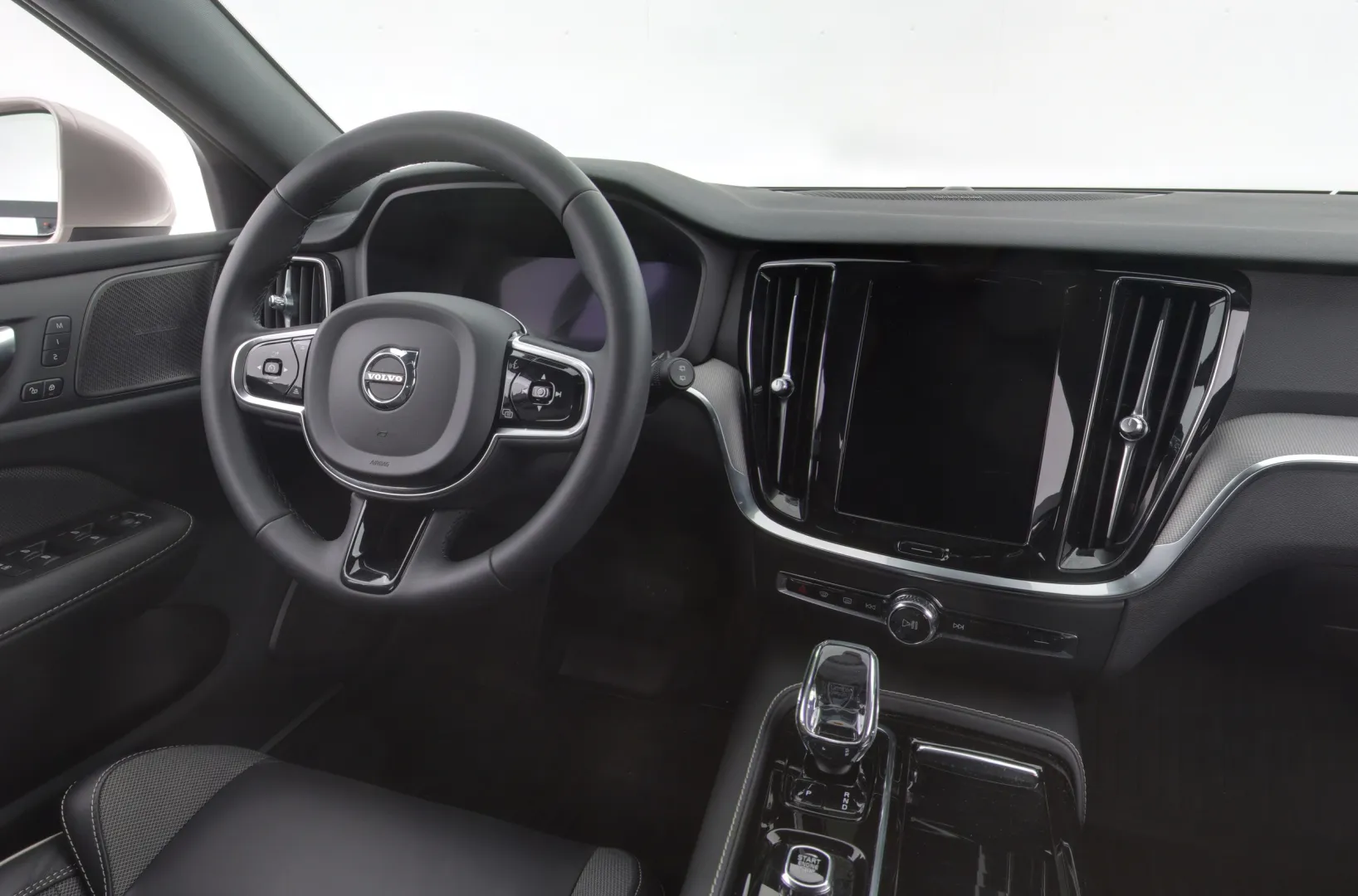 VOLVO V60 JMZ-204 carousel image