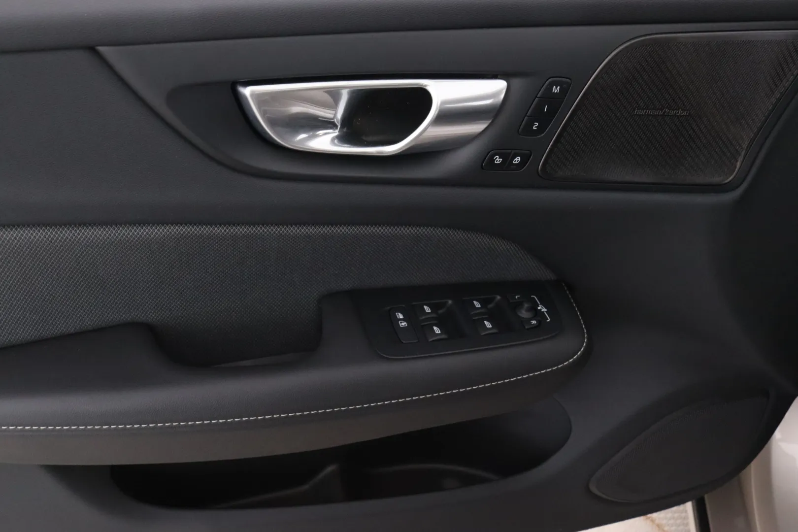 VOLVO V60 JMZ-204 carousel image