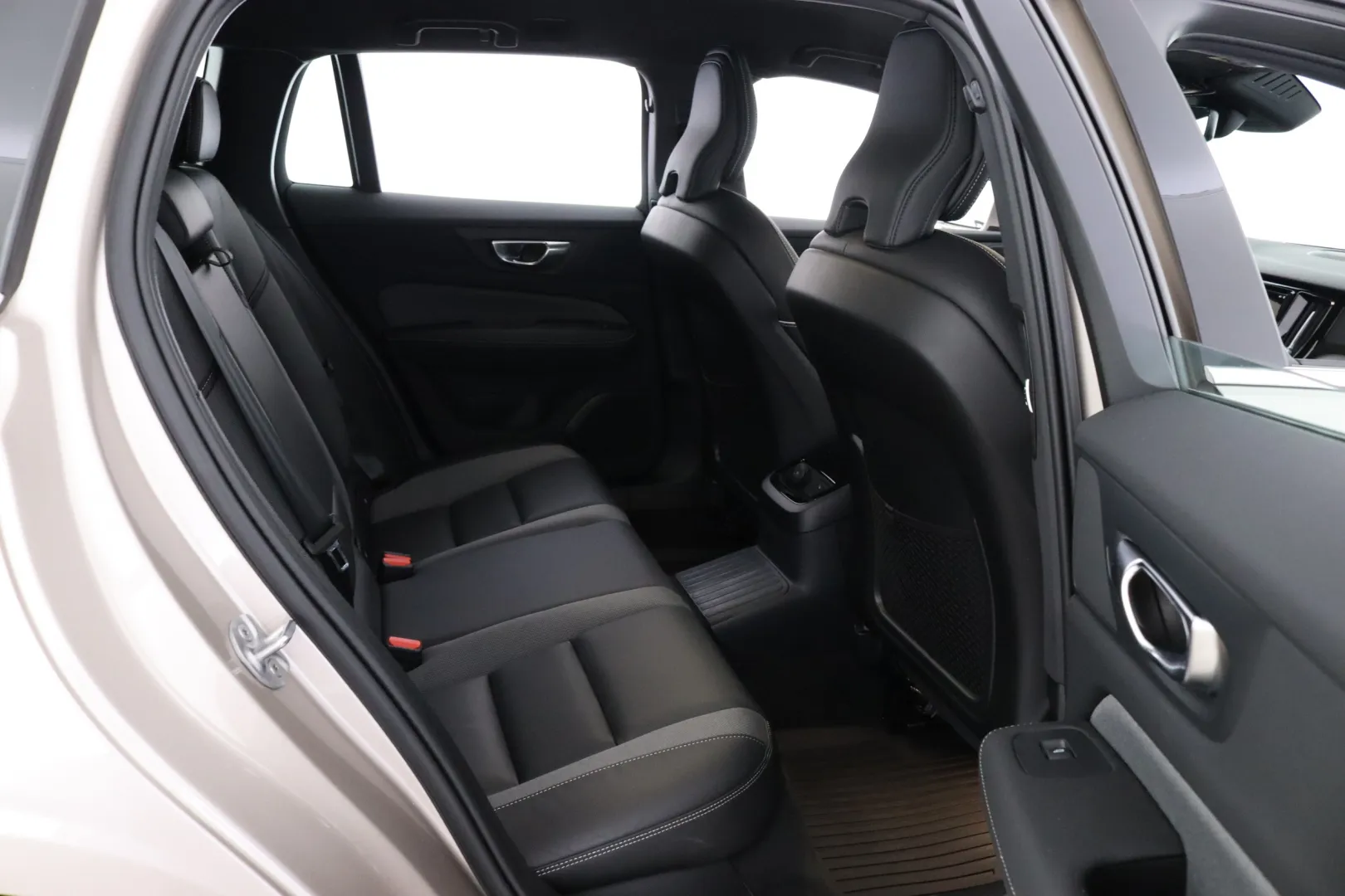 VOLVO V60 JMZ-204 carousel image