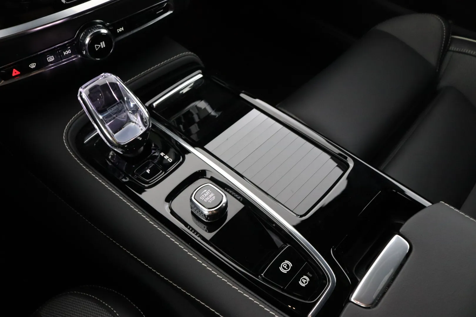 VOLVO V60 JMZ-204 carousel image