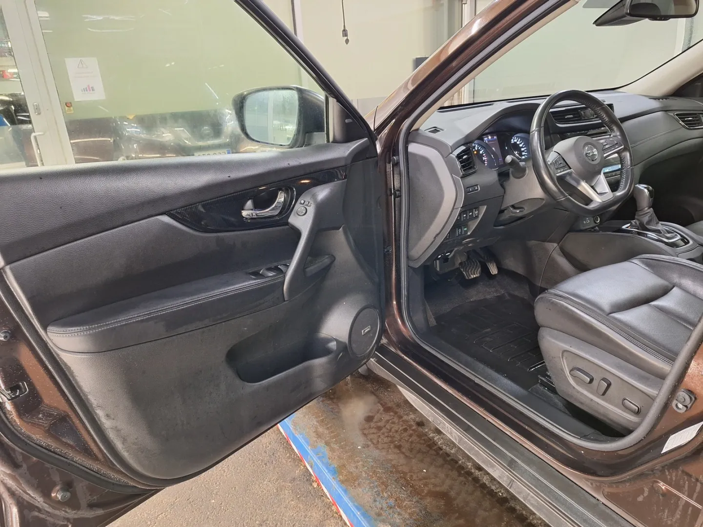 Nissan X-Trail ESO-832 carousel image