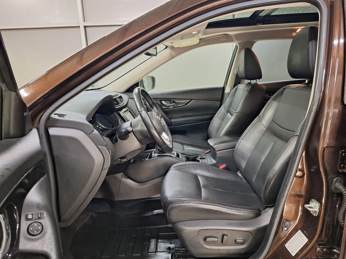 Nissan X-Trail ESO-832 carousel image