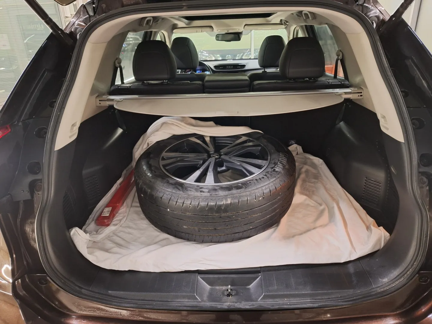 Nissan X-Trail ESO-832 carousel image