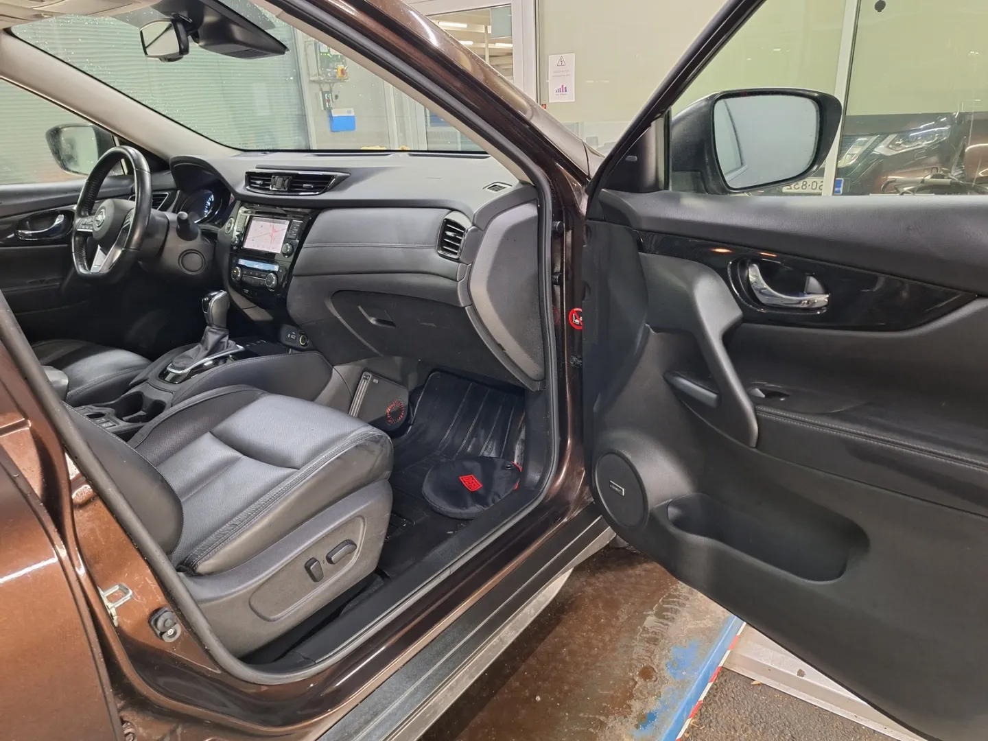 Nissan X-Trail ESO-832 carousel image