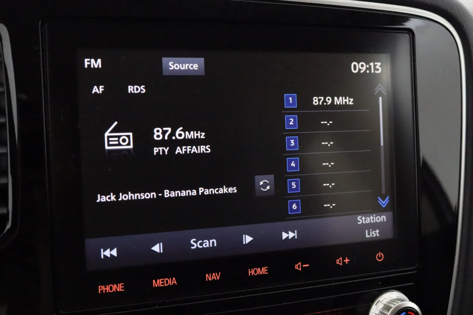 MITSUBISHI Mitsubishi Outlander XRJ-956 carousel image