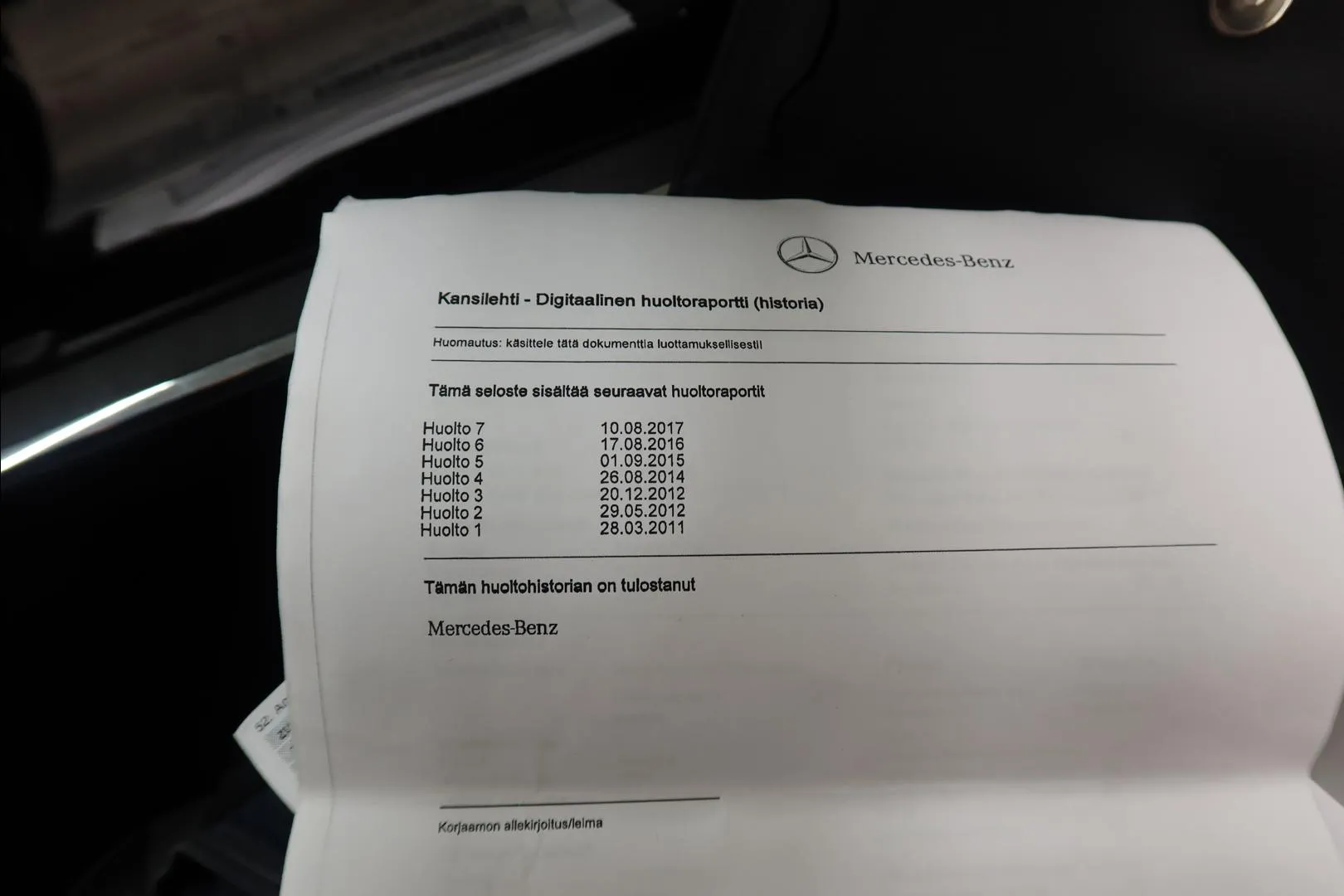 Mercedes-Benz C YIJ-125 carousel image