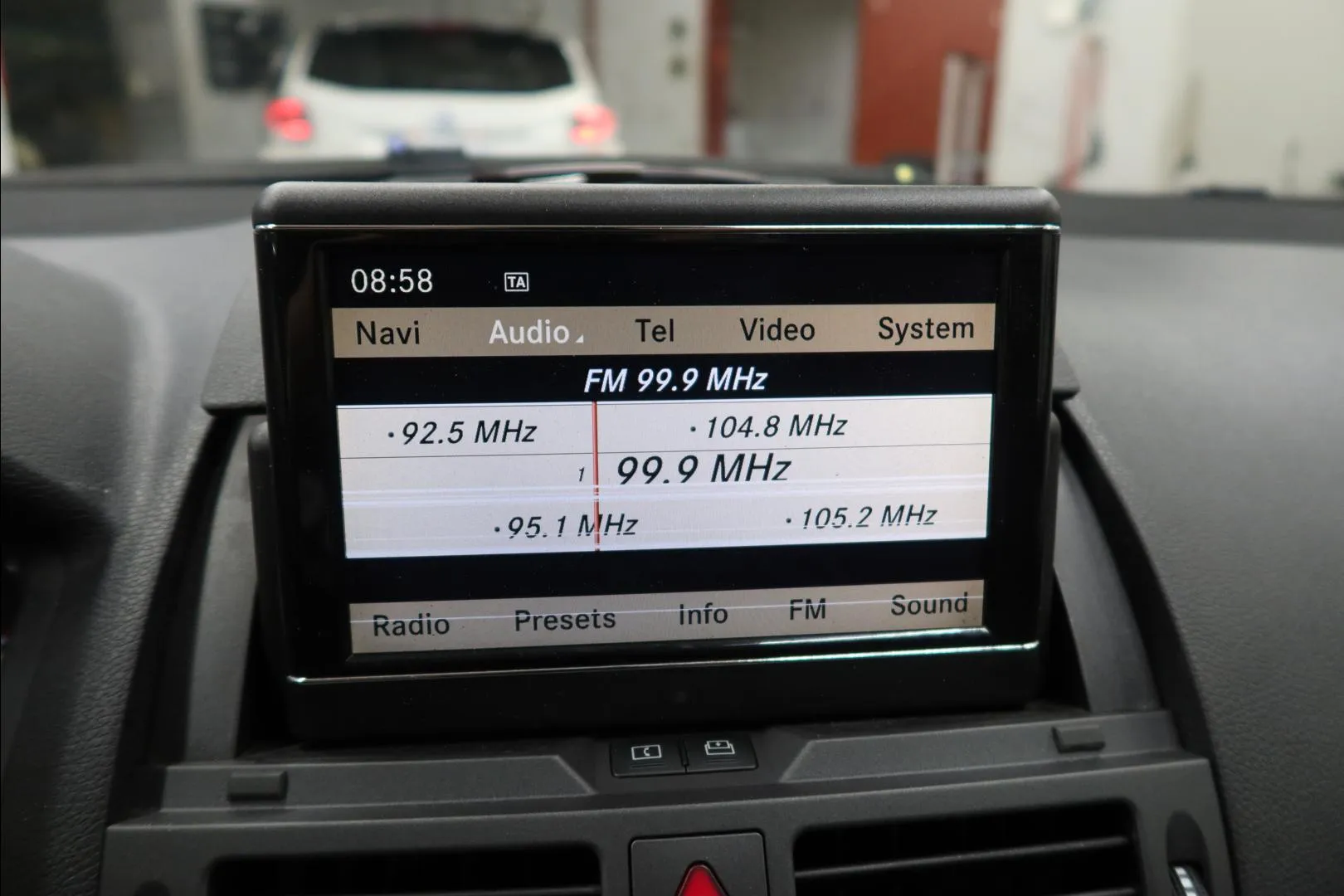 Mercedes-Benz C YIJ-125 carousel image