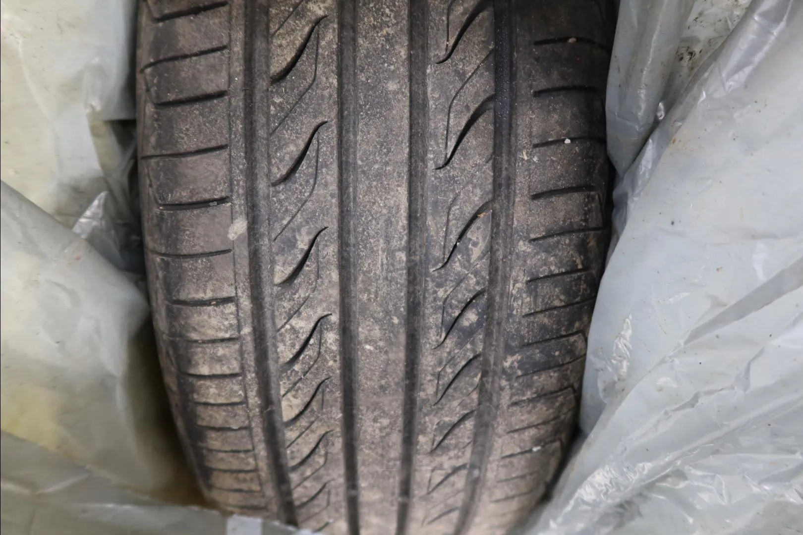 Mercedes-Benz C YIJ-125 carousel image