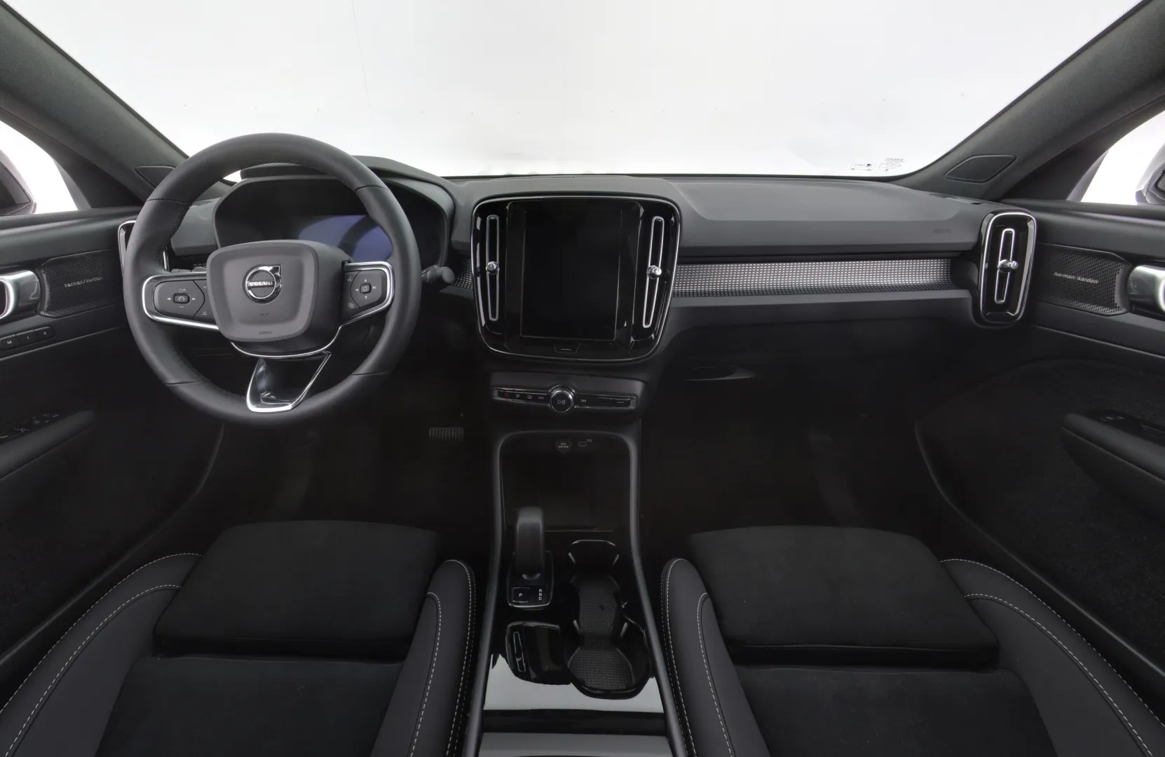 Volvo EC40 LTP-755 carousel image