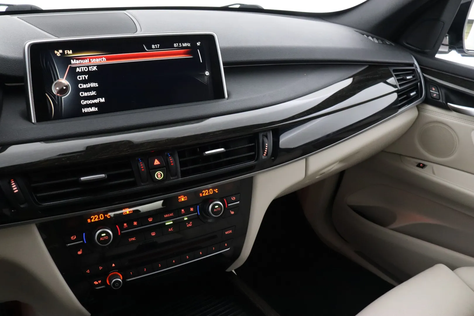 BMW X5 INJ-221 carousel image