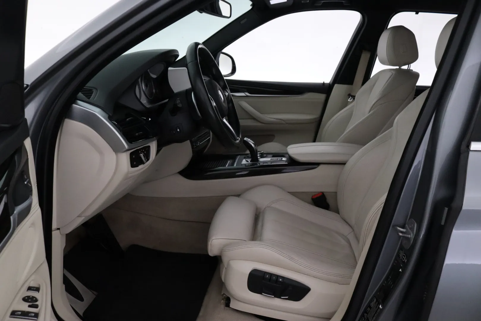 BMW X5 INJ-221 carousel image