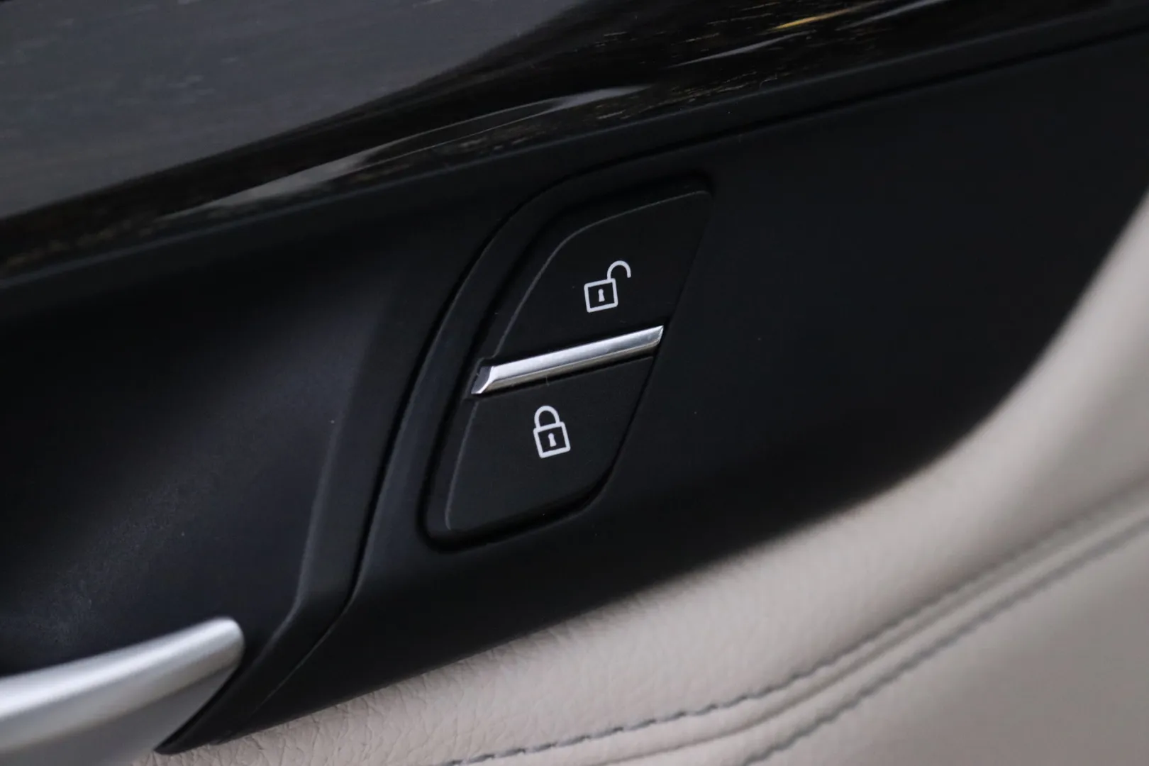 BMW X5 INJ-221 carousel image