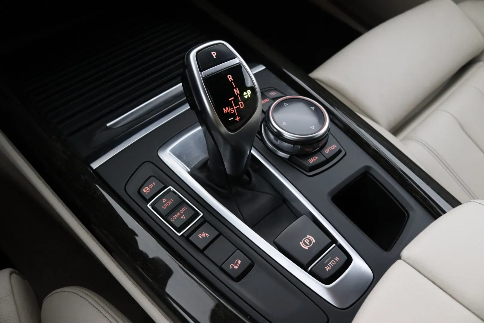 BMW X5 INJ-221 carousel image