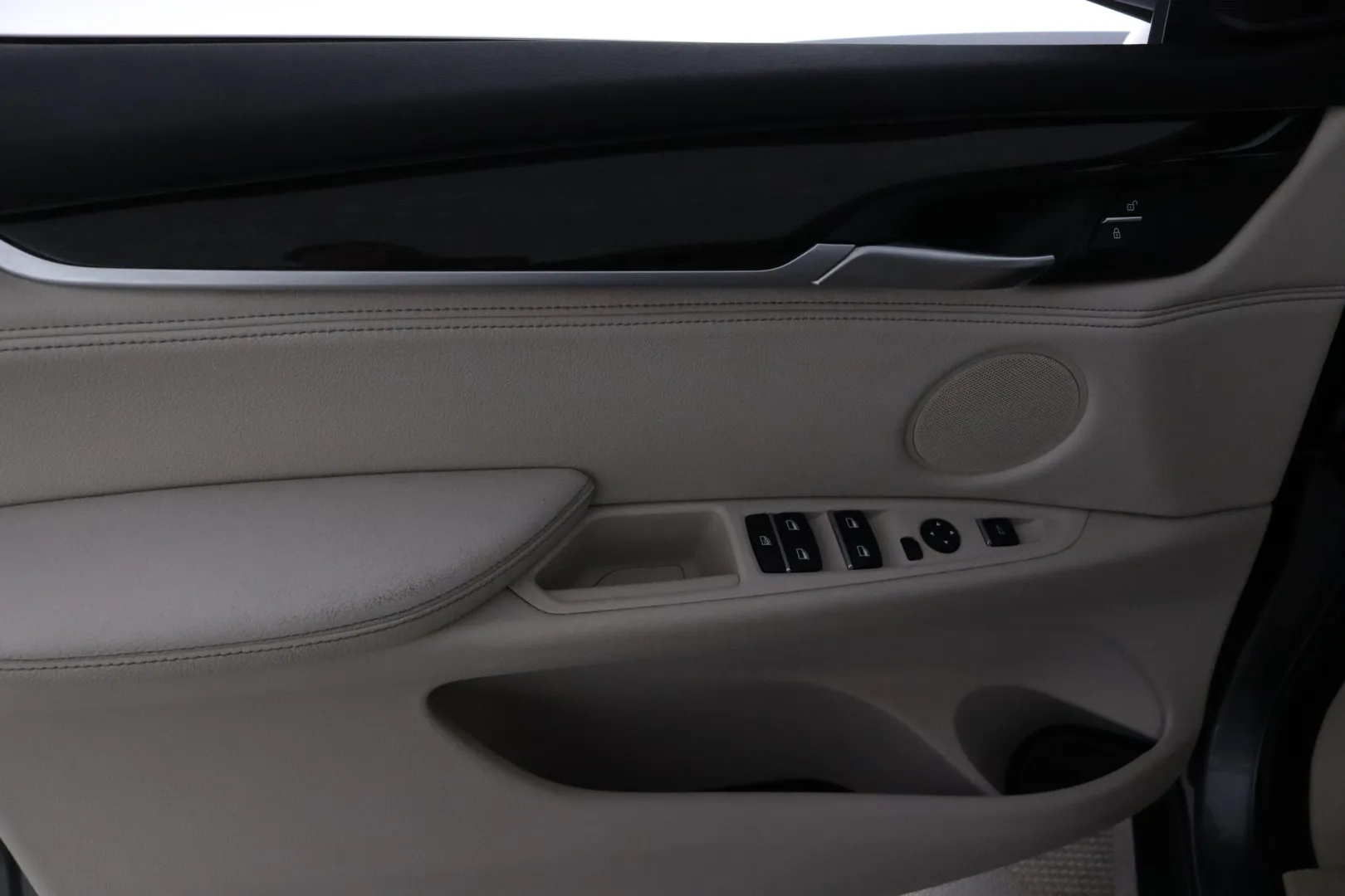 BMW X5 INJ-221 carousel image