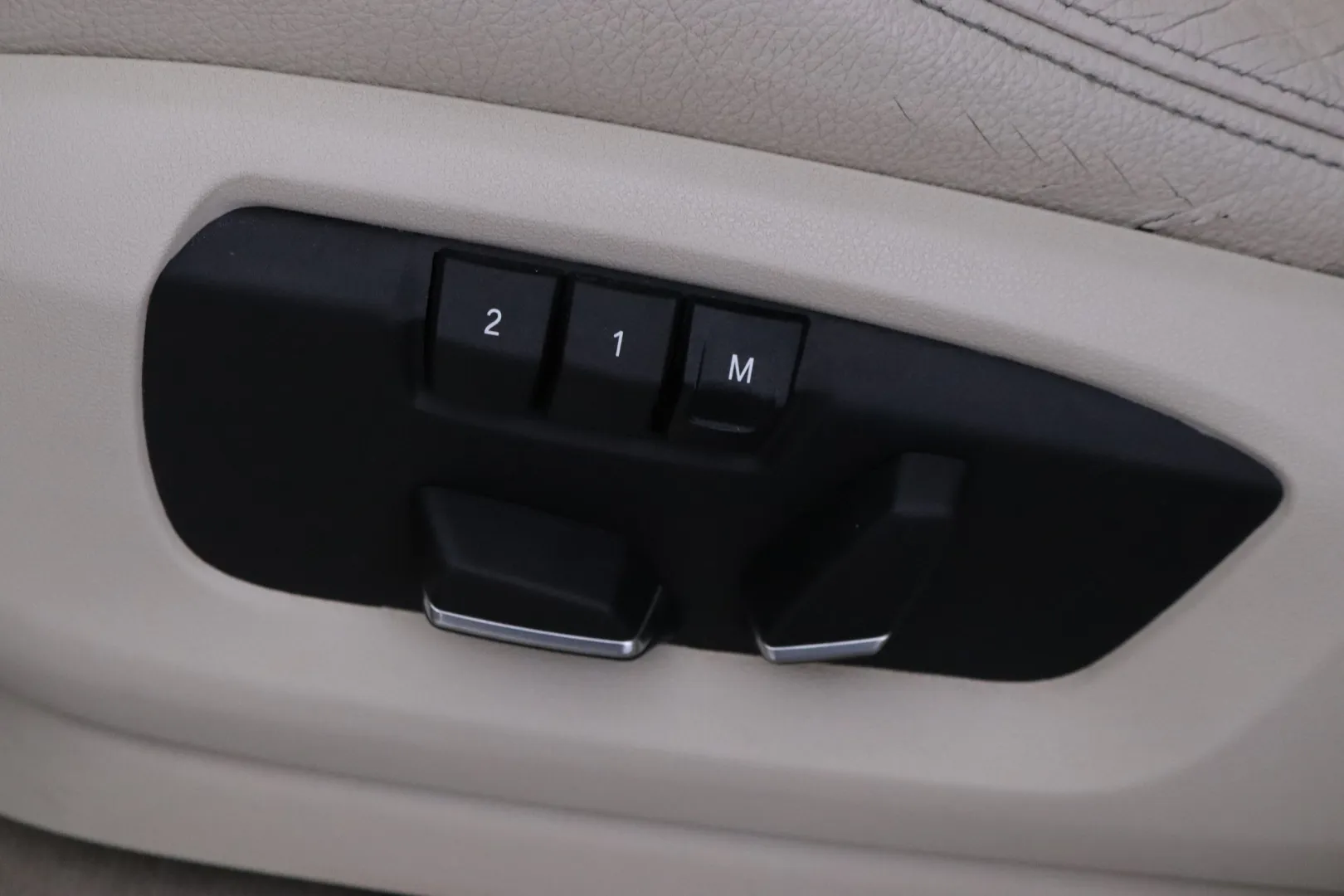 BMW X5 INJ-221 carousel image