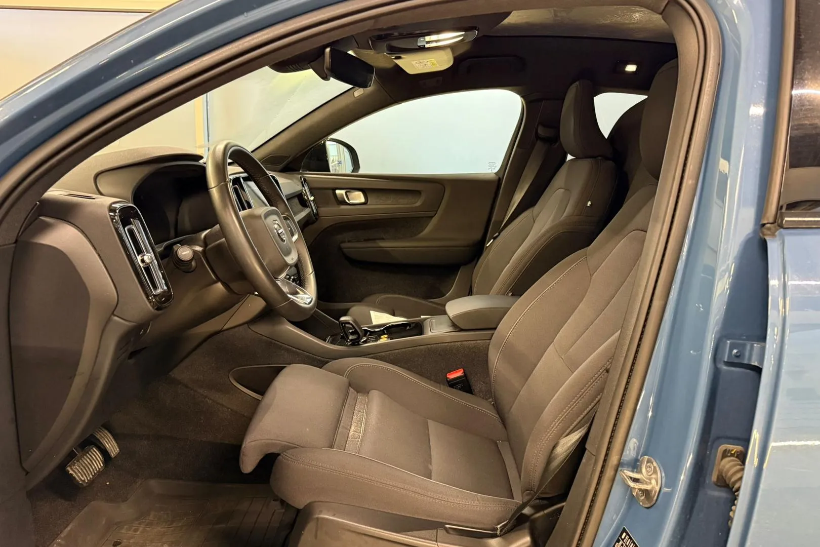 Volvo C40 XPO-777 carousel image