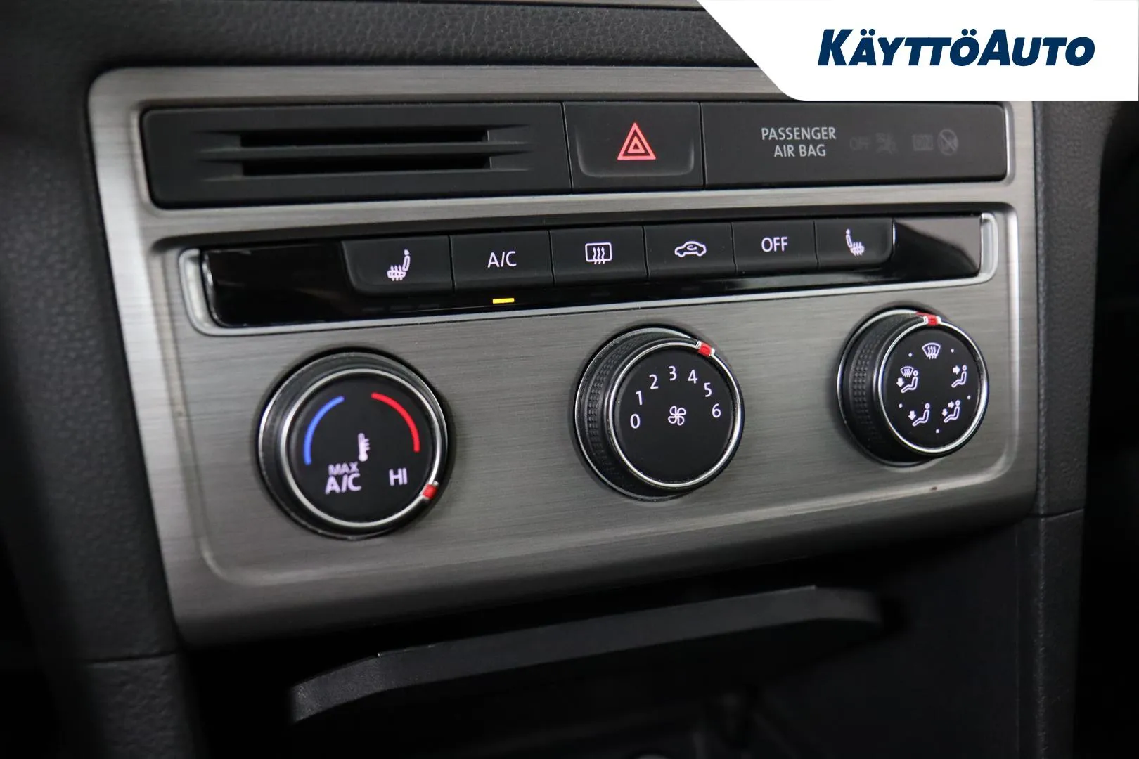 VOLKSWAGEN Golf Sportsvan JKE-594 carousel image