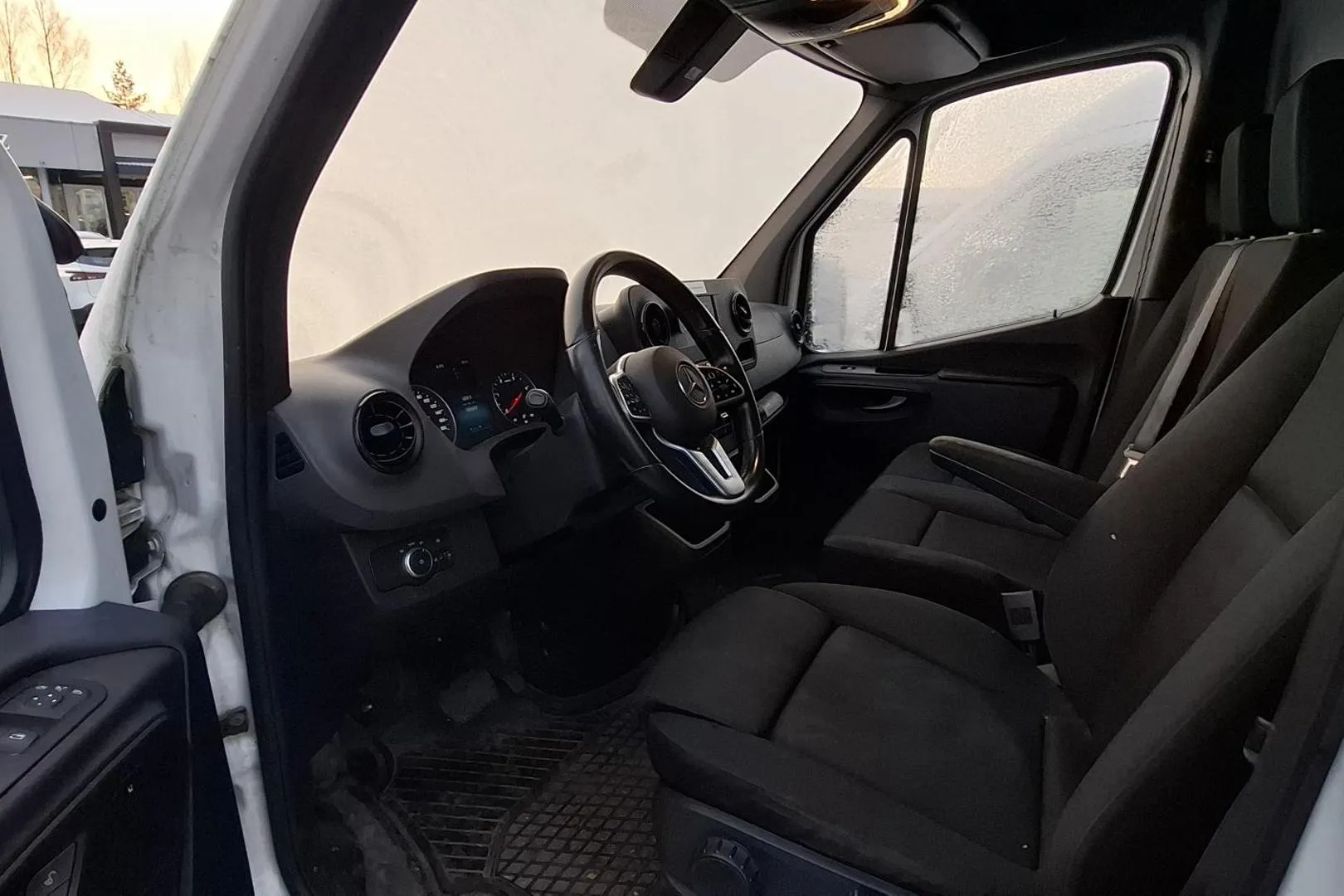 Mercedes-Benz Sprinter COT-647 carousel image