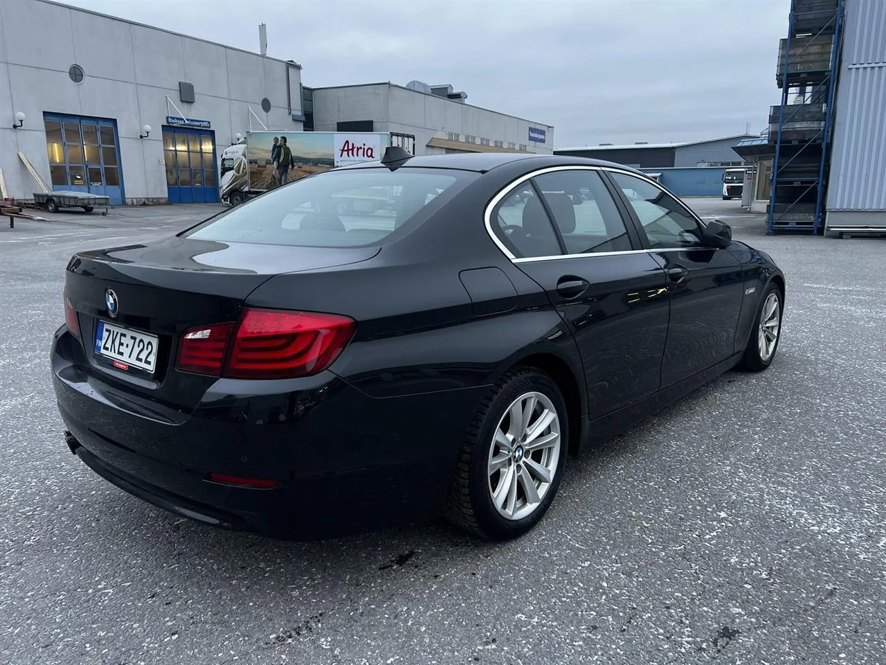 BMW 520 ZKE-722 carousel image