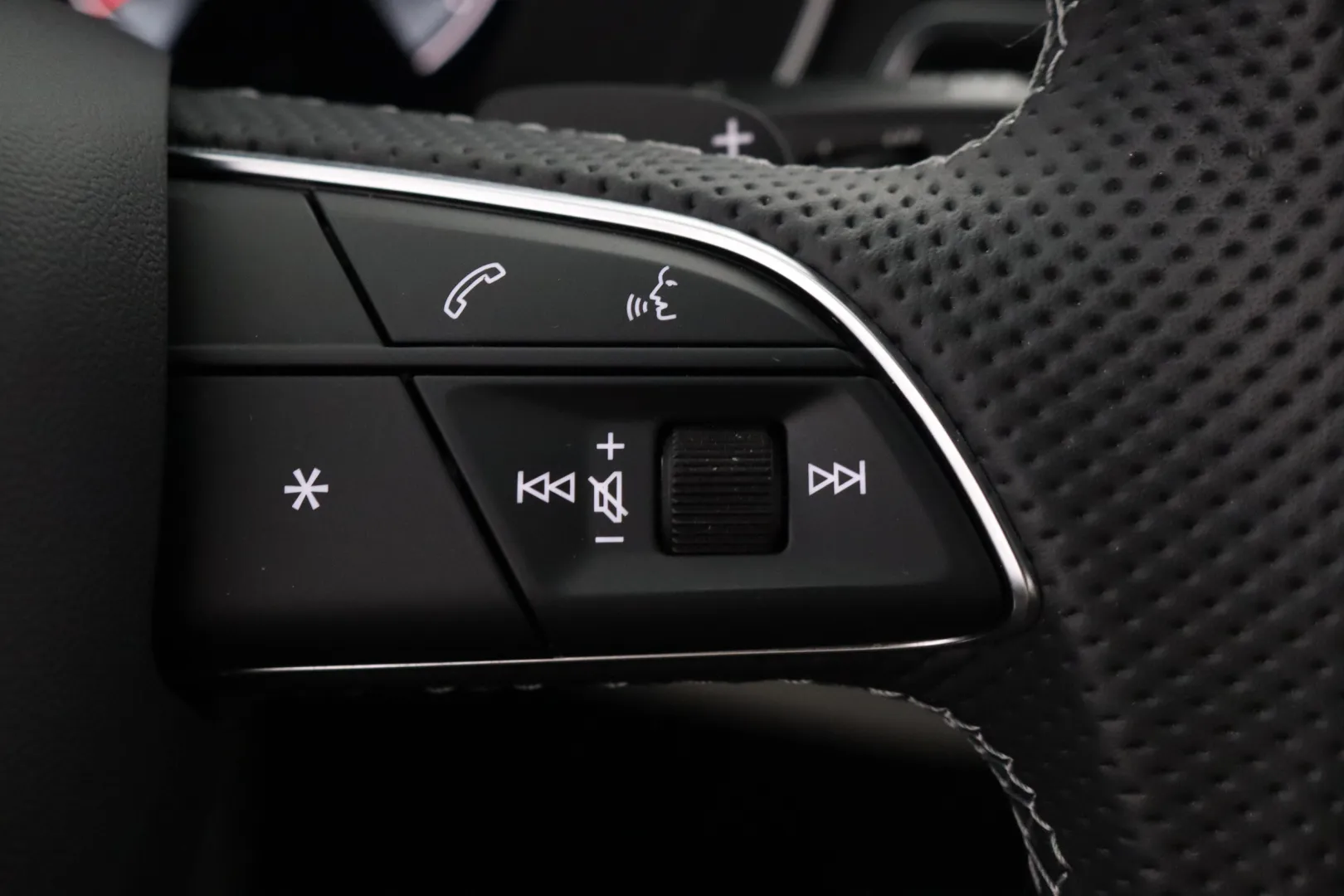 AUDI A4 ETV-327 carousel image