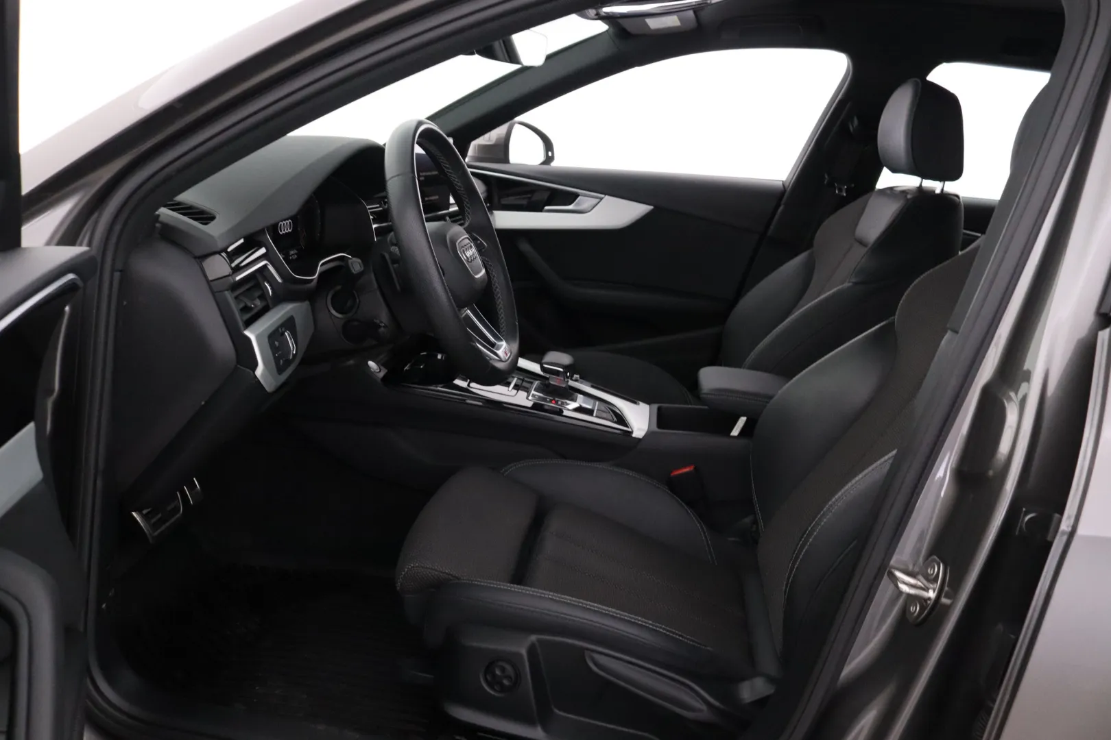 AUDI A4 ETV-327 carousel image