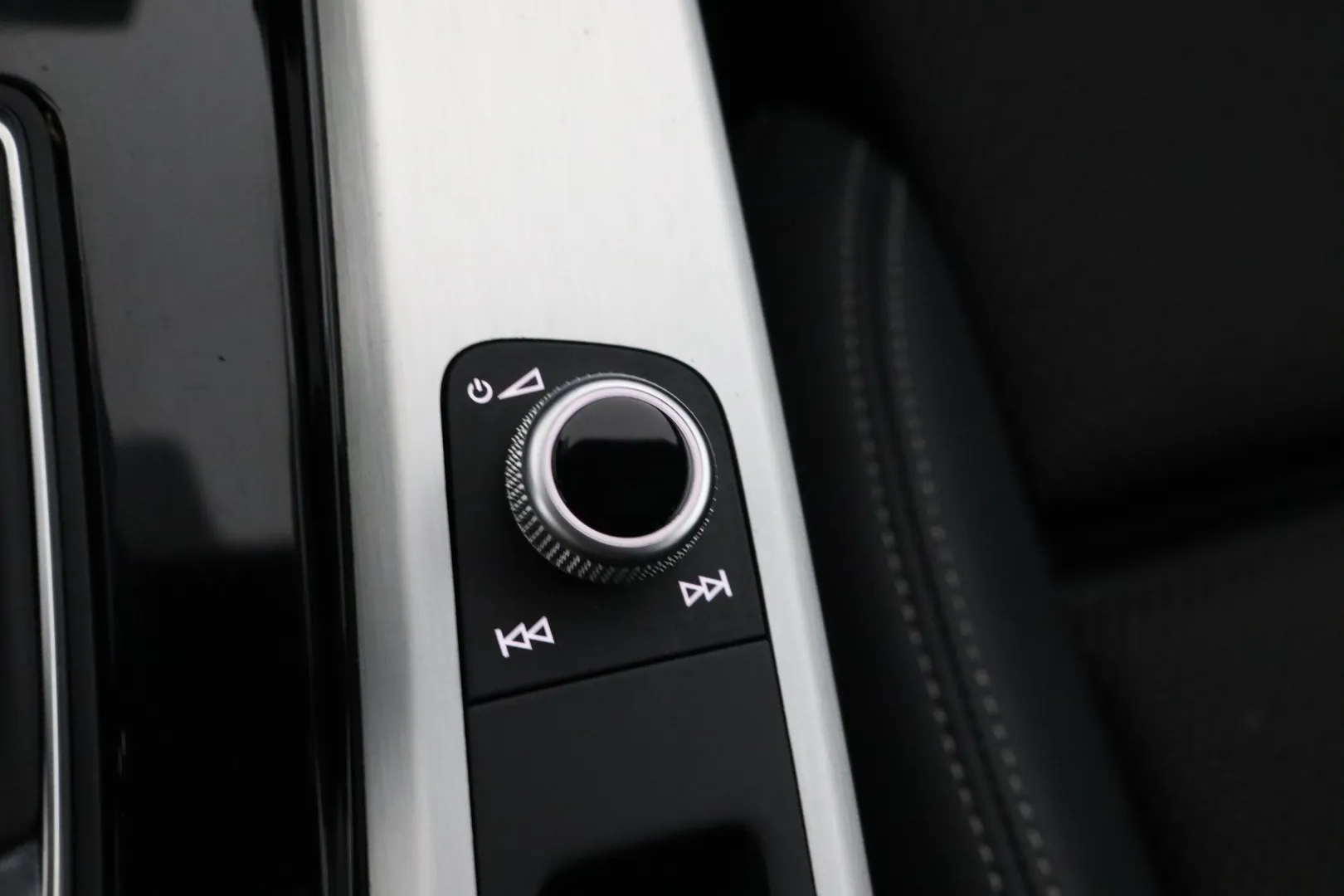 AUDI A4 ETV-327 carousel image