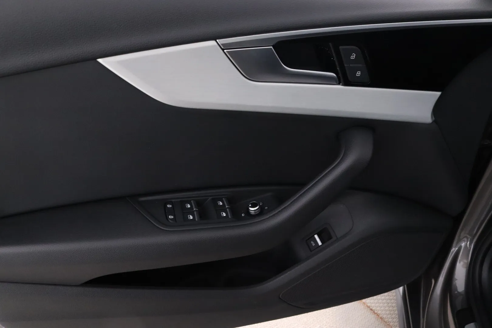 AUDI A4 ETV-327 carousel image